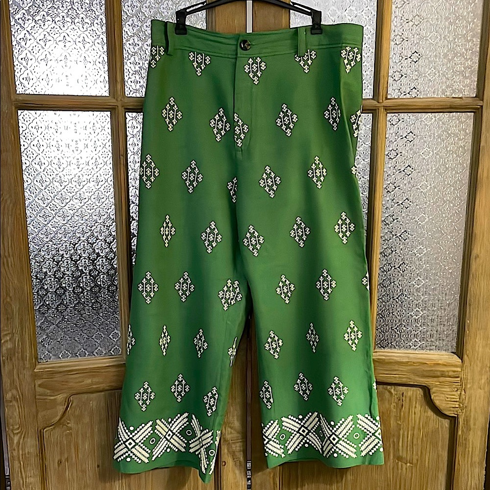 Zara Green Wide Leg Pants with White Geometric Print